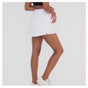MONO B White Tennis Pickleball Athletic Skirt Skort Breathable Size Large - NWT